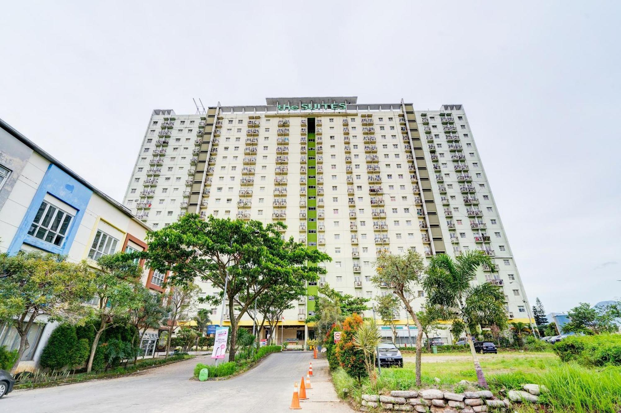 Oyo Life 93086 The Metro By Abbah Hotel 2*